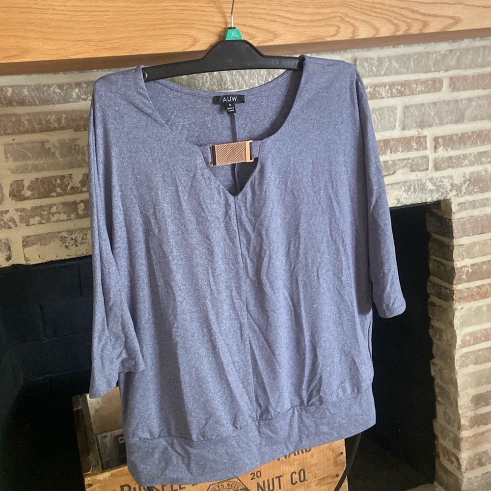 3/4s sleeve blue shirt with gold detail